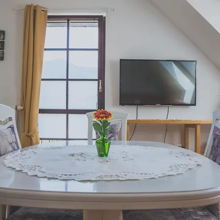Amak With Free Onsite Parking Apartment