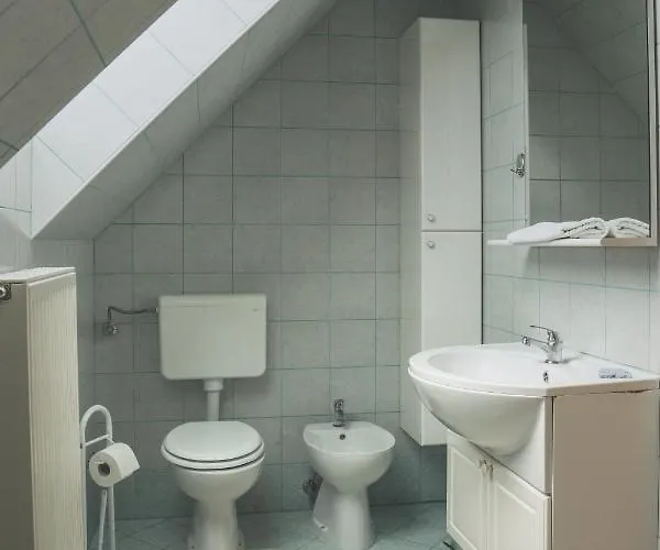 Amak With Free Onsite Parking * בובק