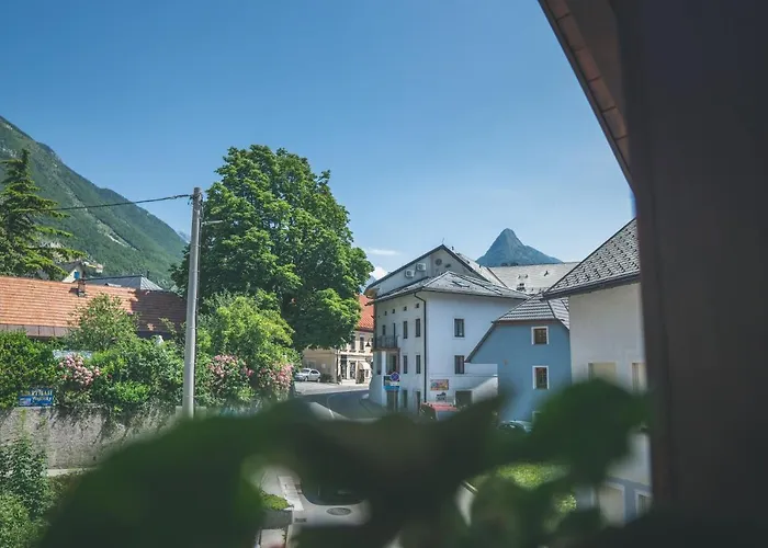 Amak With Free Onsite Parking